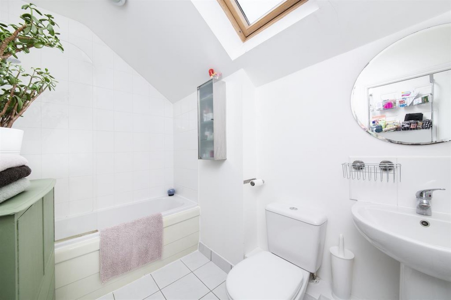 The Pines, Shadwell, Leeds, LS17 8GB