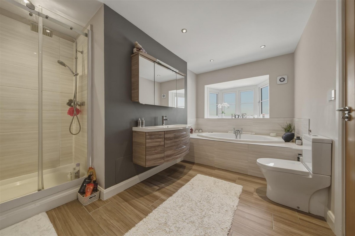 Lawnswood Drive, Stourbridge, DY7 5QW