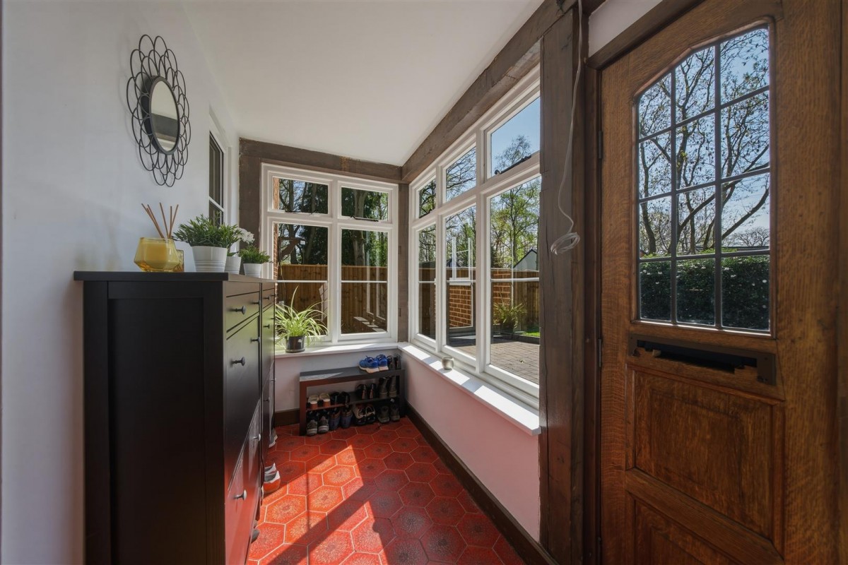 Lawnswood Drive, Stourbridge, DY7 5QW