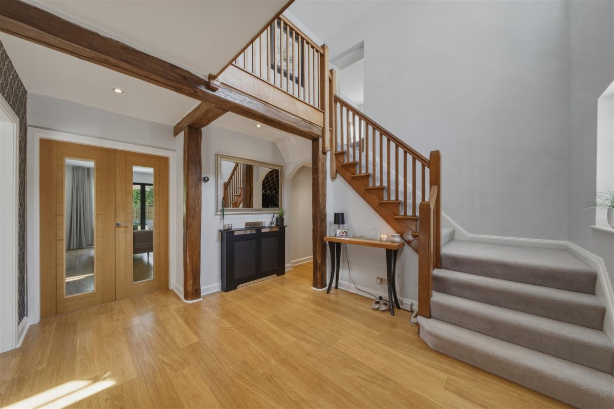 Lawnswood Drive, Stourbridge, DY7 5QW