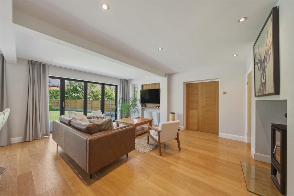 Lawnswood Drive, Stourbridge, DY7 5QW