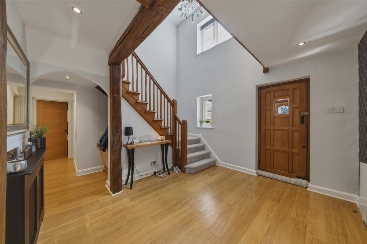 Lawnswood Drive, Stourbridge, DY7 5QW