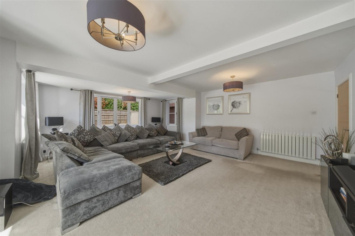 Lawnswood Drive, Stourbridge, DY7 5QW