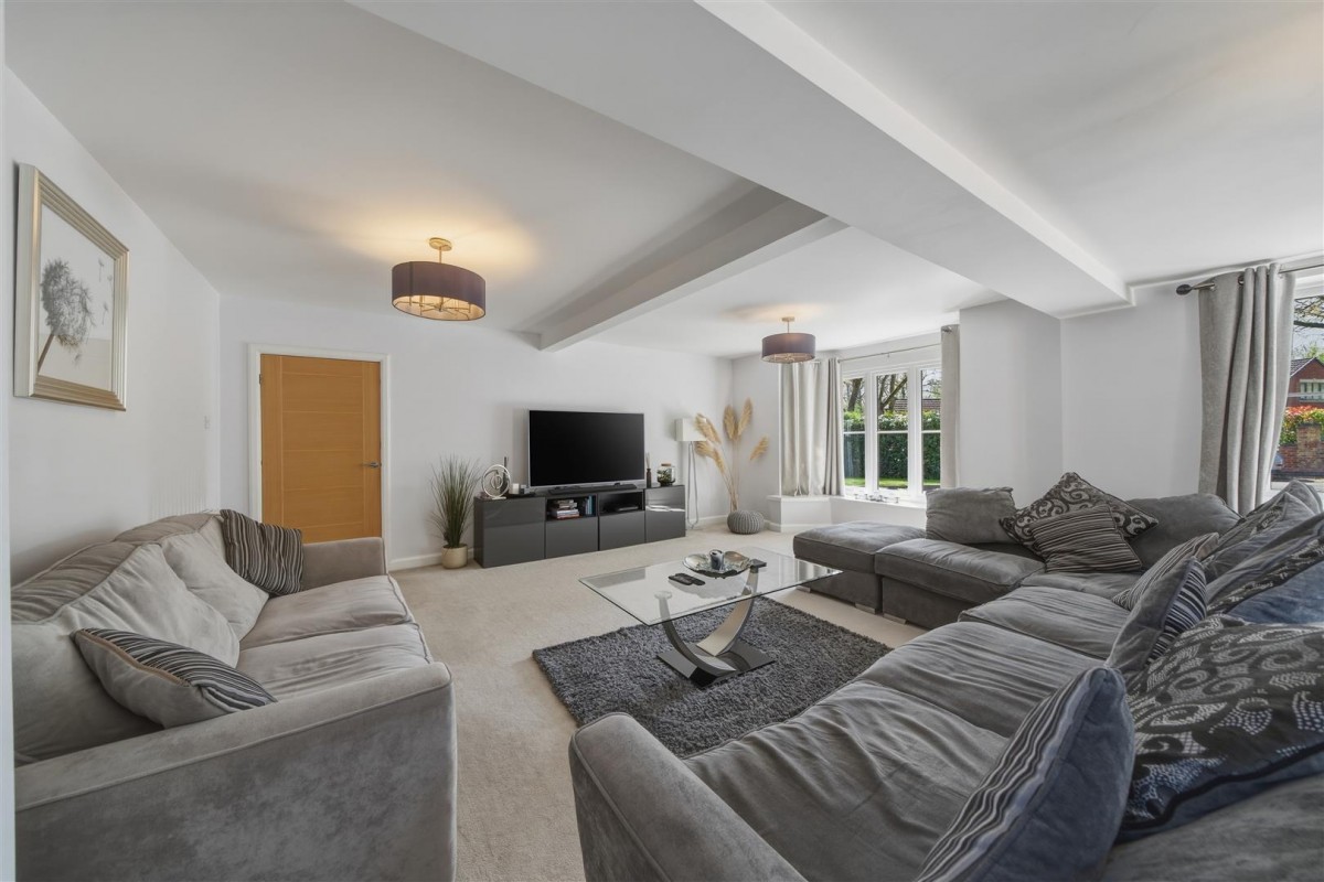 Lawnswood Drive, Stourbridge, DY7 5QW