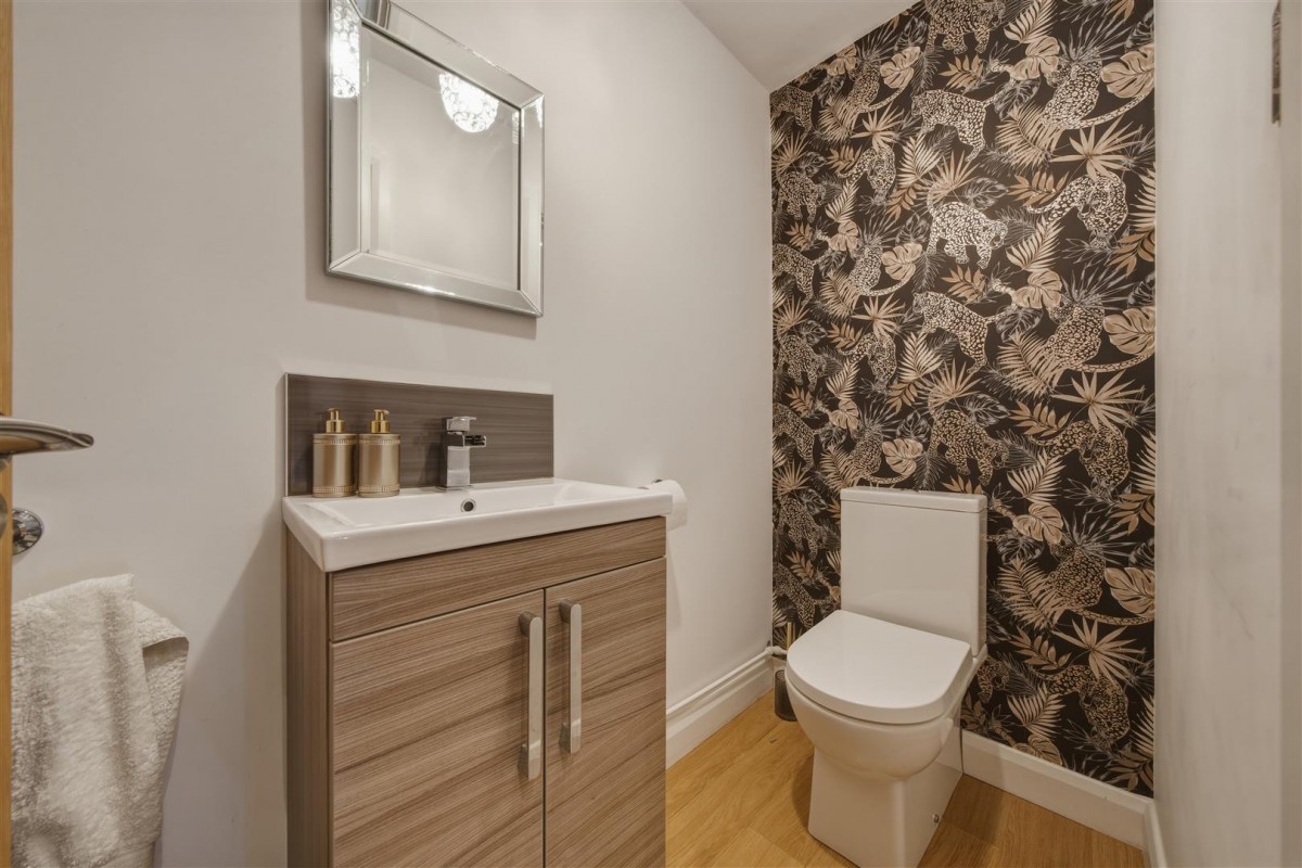 Lawnswood Drive, Stourbridge, DY7 5QW