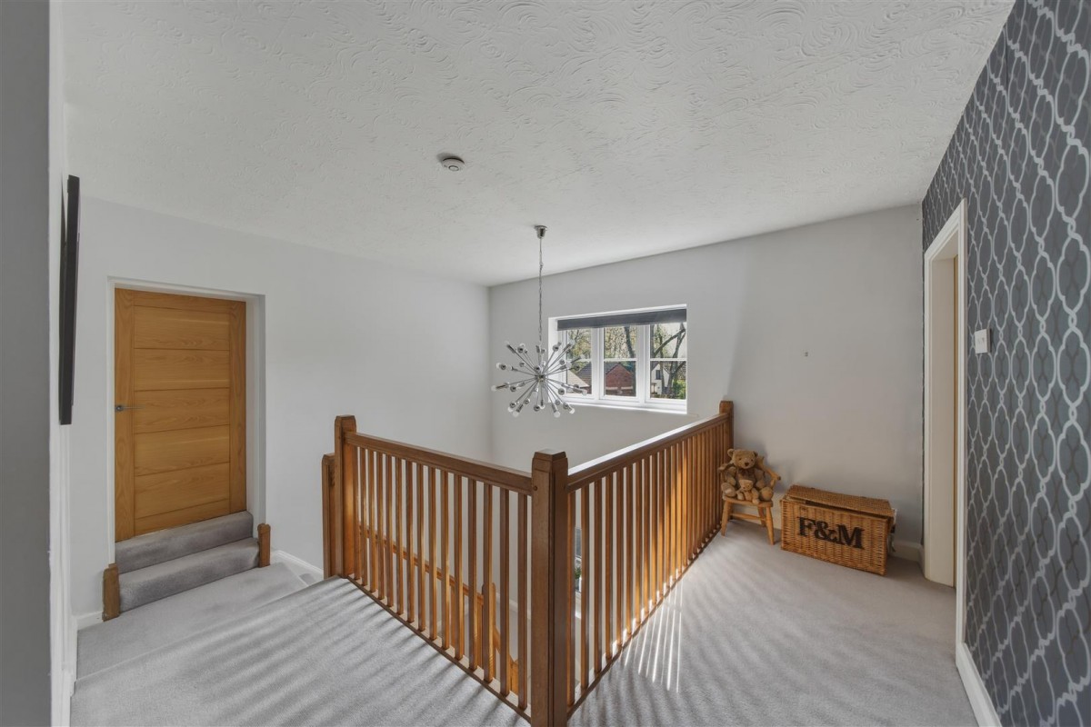 Lawnswood Drive, Stourbridge, DY7 5QW