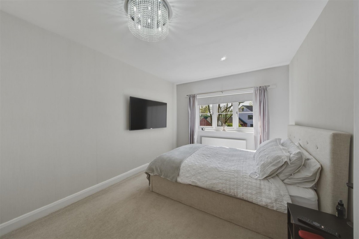 Lawnswood Drive, Stourbridge, DY7 5QW