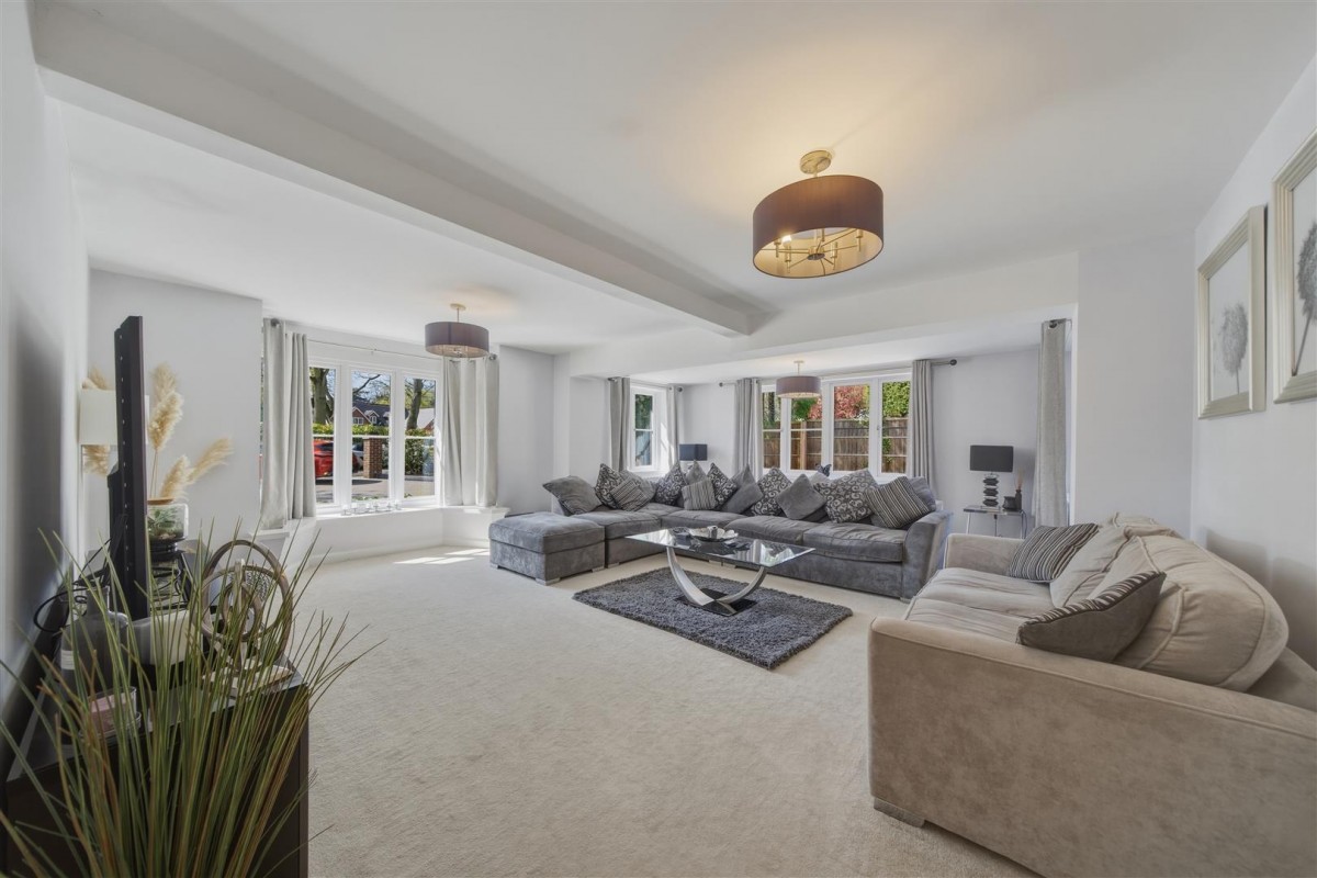 Lawnswood Drive, Stourbridge, DY7 5QW