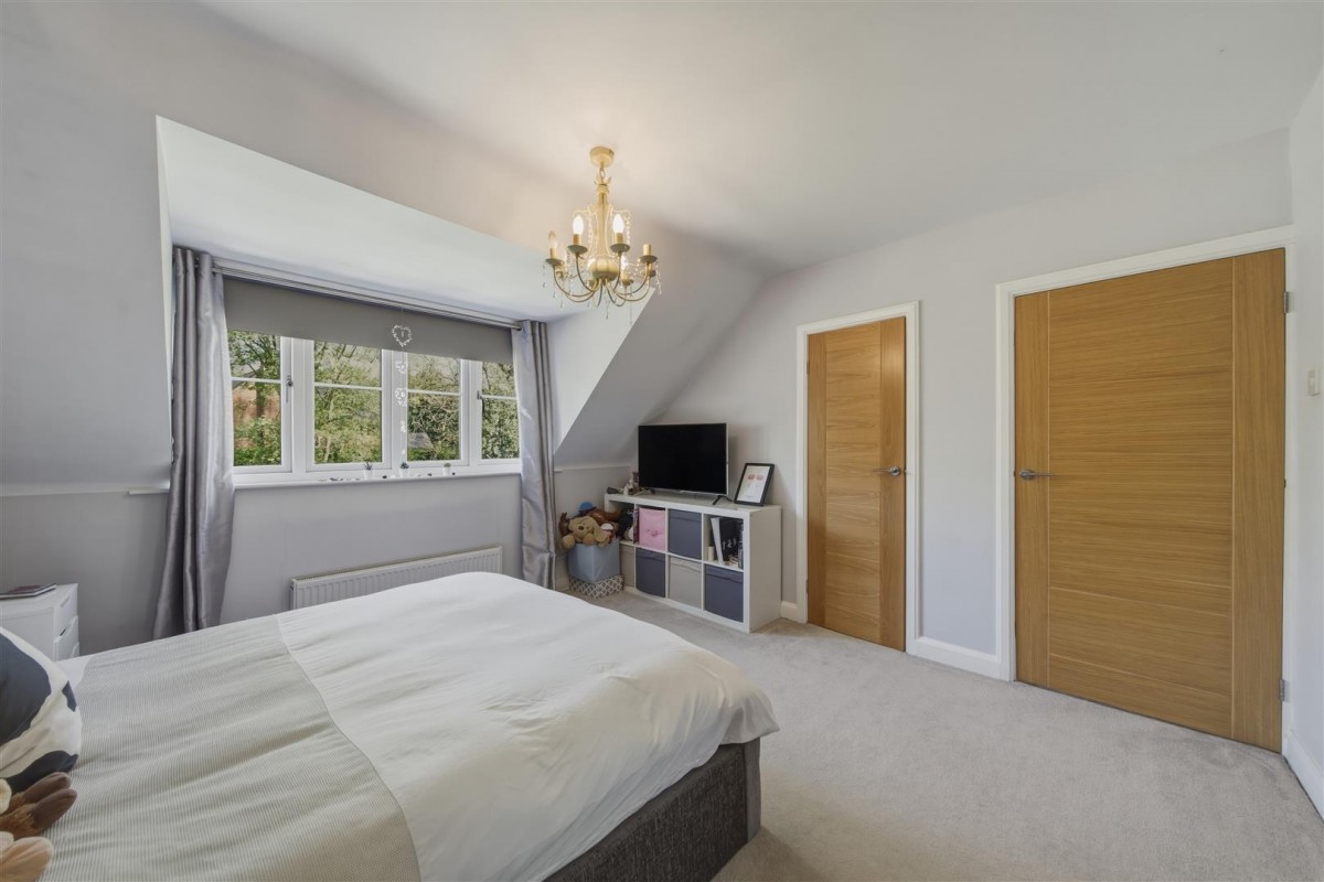 Lawnswood Drive, Stourbridge, DY7 5QW