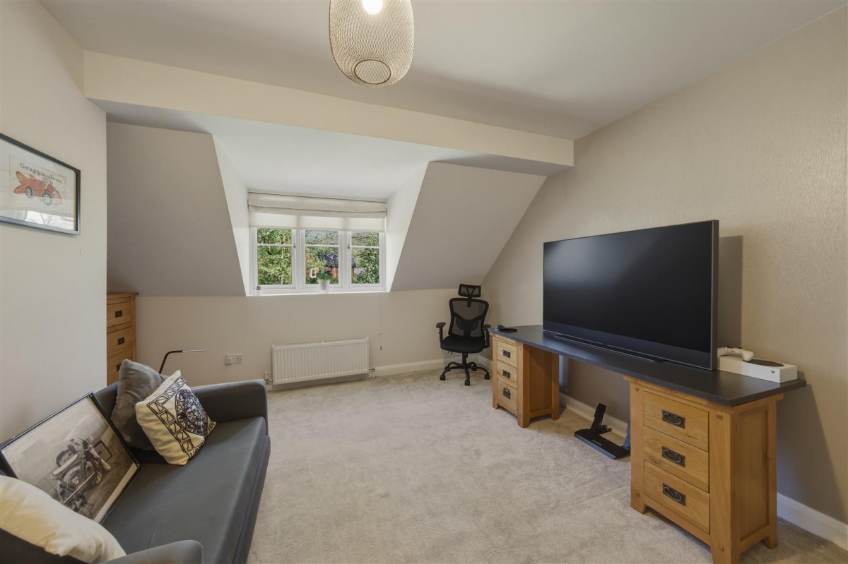 Lawnswood Drive, Stourbridge, DY7 5QW