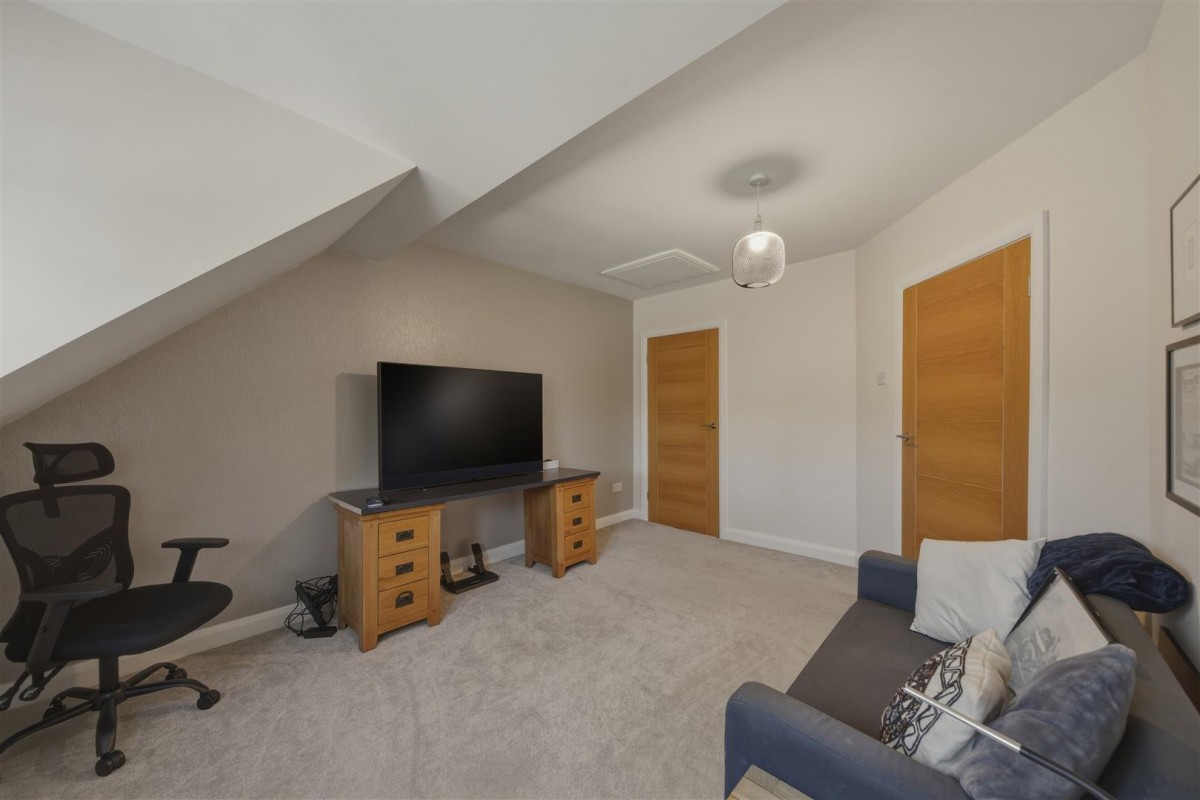 Lawnswood Drive, Stourbridge, DY7 5QW