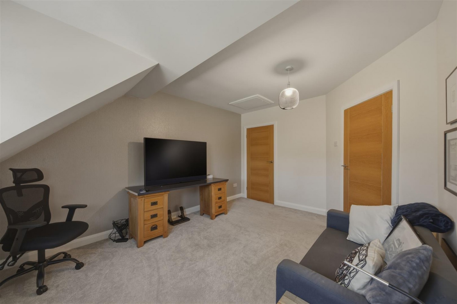 Lawnswood Drive, Stourbridge, DY7 5QW