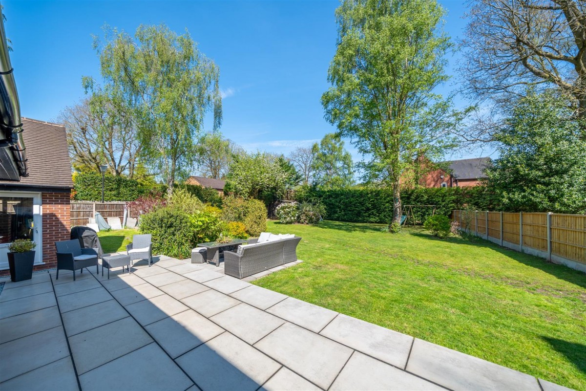 Lawnswood Drive, Stourbridge, DY7 5QW