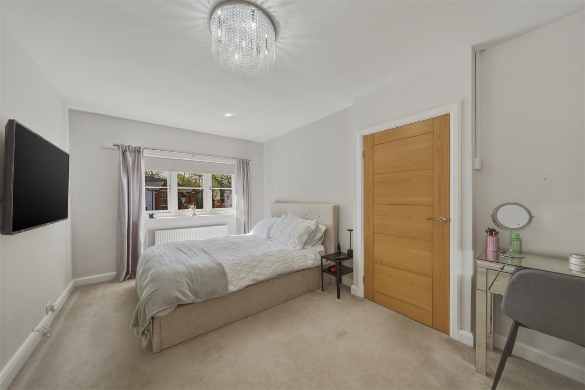 Lawnswood Drive, Stourbridge, DY7 5QW