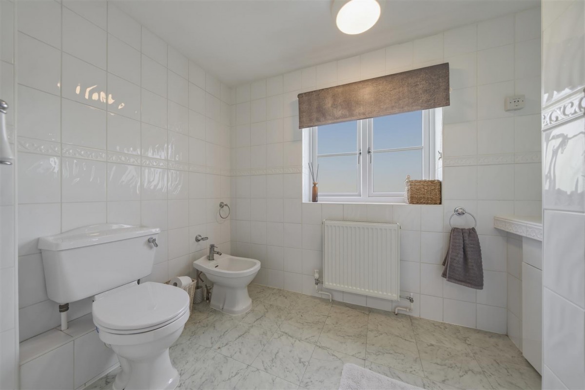 Lawnswood Drive, Stourbridge, DY7 5QW