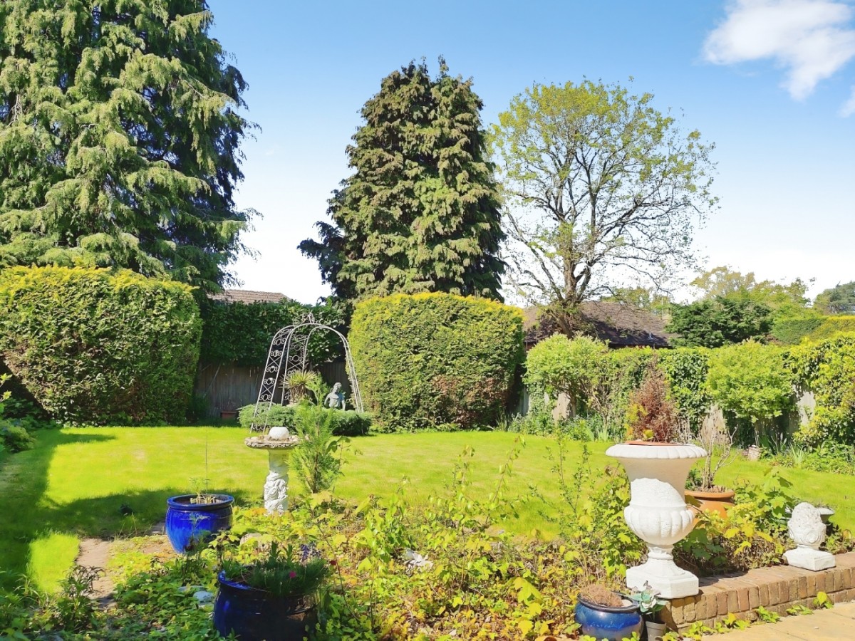 Johnson Drive, Finchampstead, Wokingham