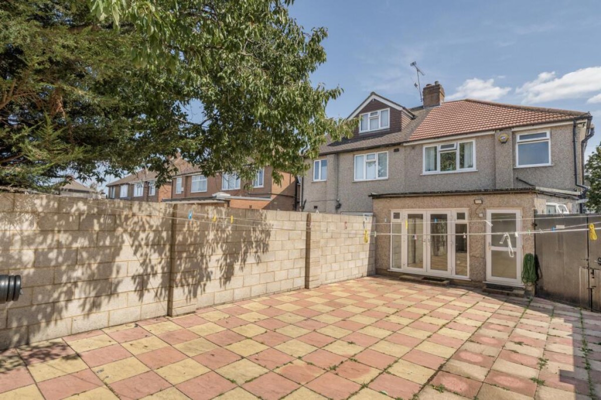 Shakespeare Avenue, Hayes, Middlesex, UB4 0BG