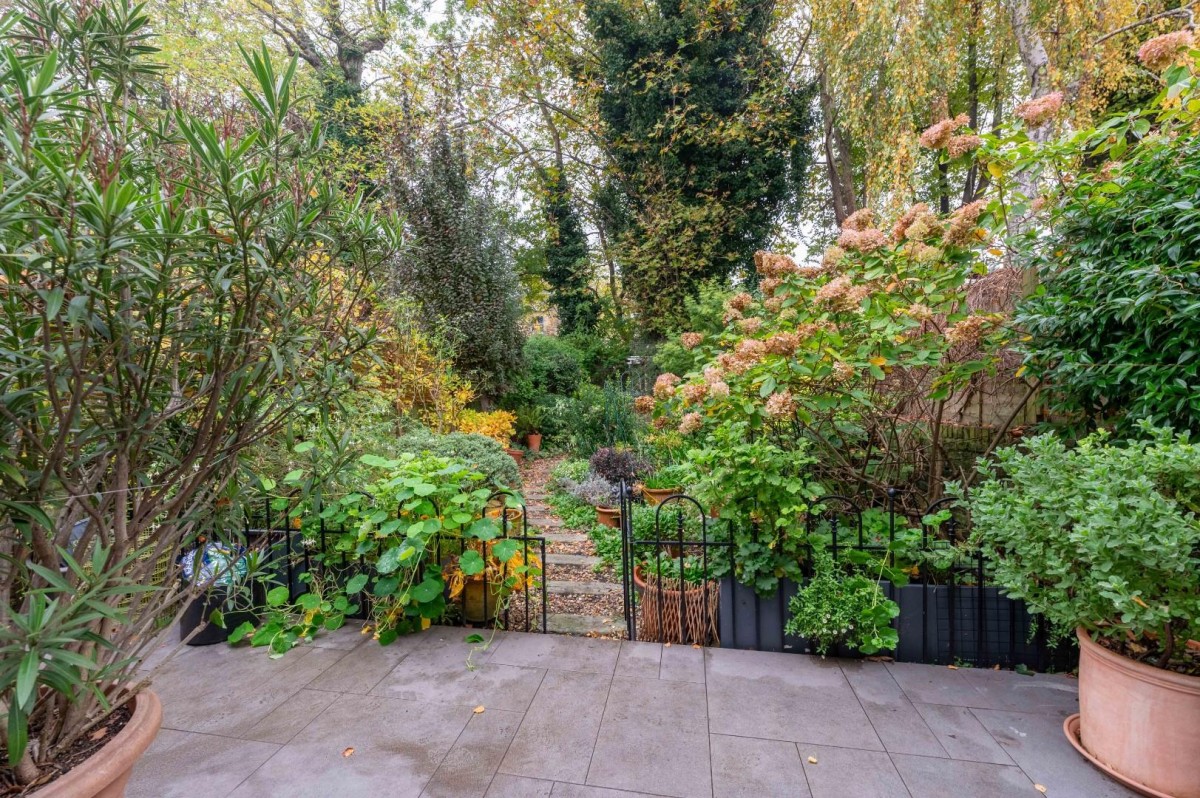 Ickburgh Road, London, E5
