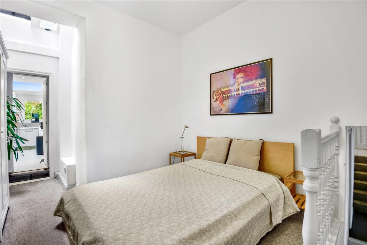 Ickburgh Road, London, E5