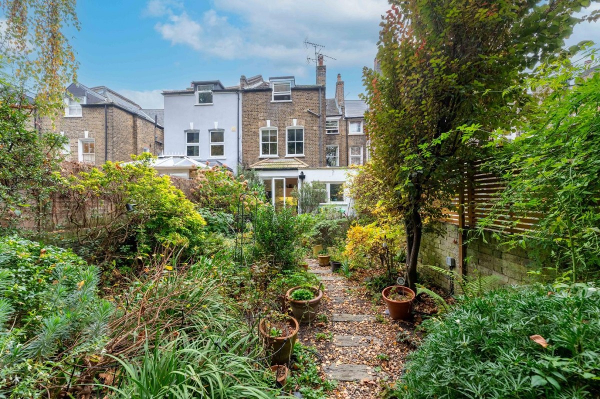 Ickburgh Road, London, E5