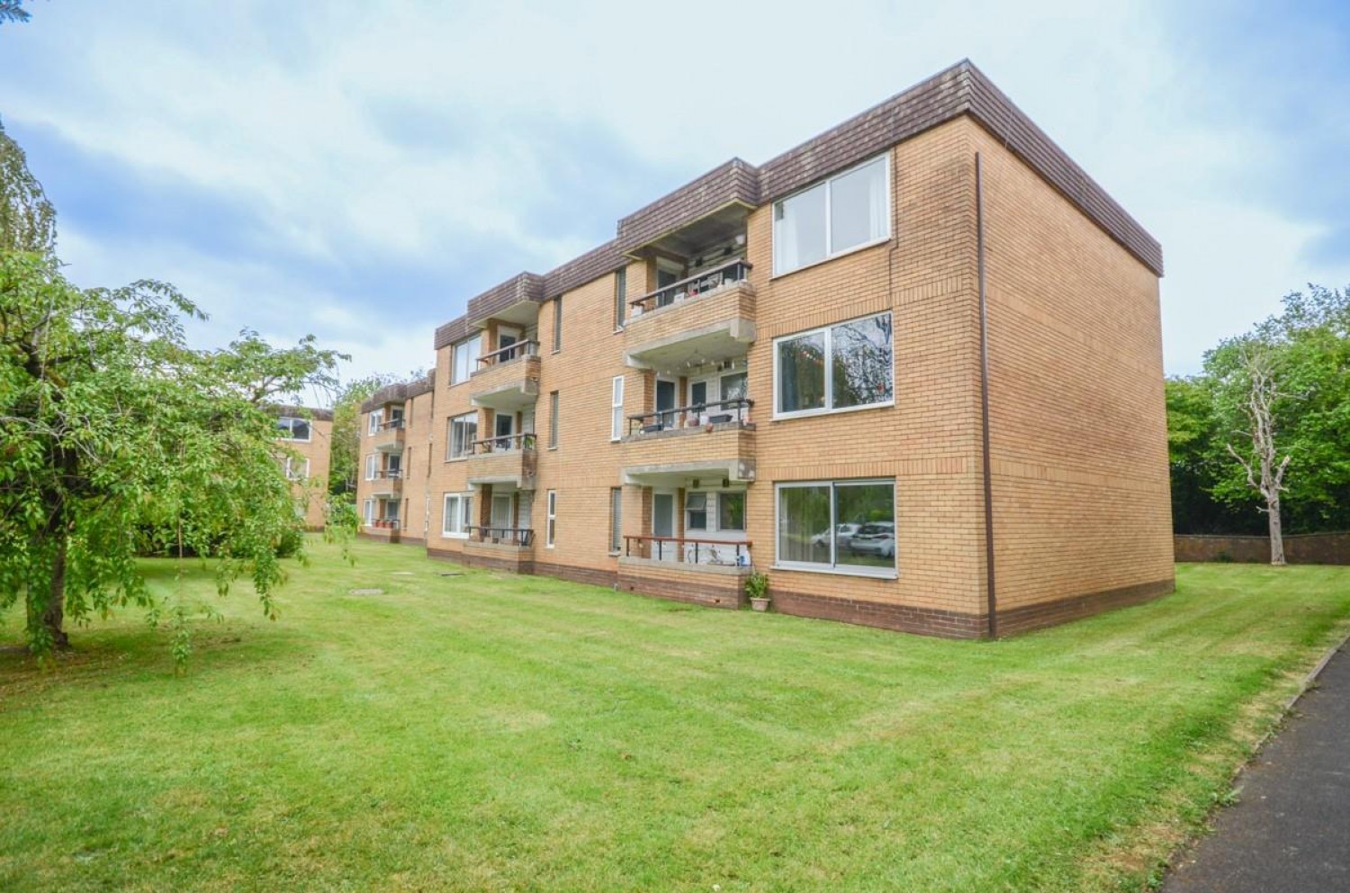 Dyrham, Harford Drive, Frenchay, Bristol, BS16 1NW