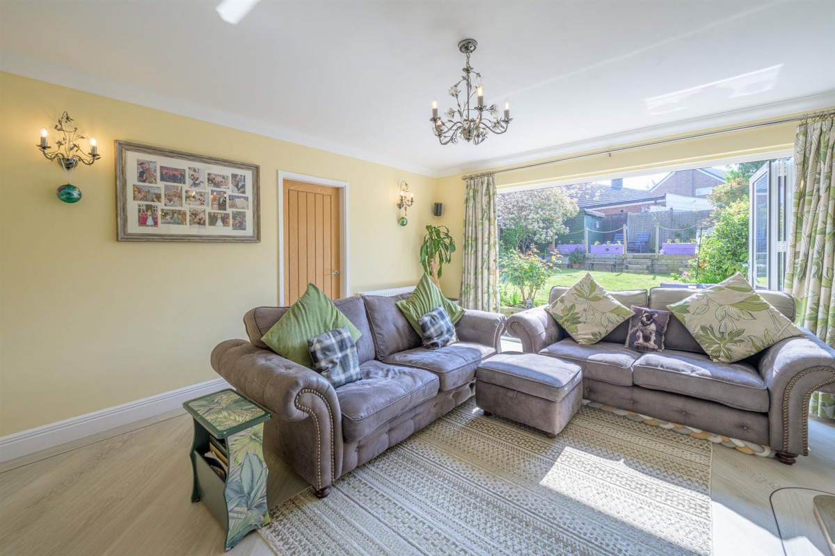 Portland Crescent, Pedmore, Stourbridge, DY9 0SE