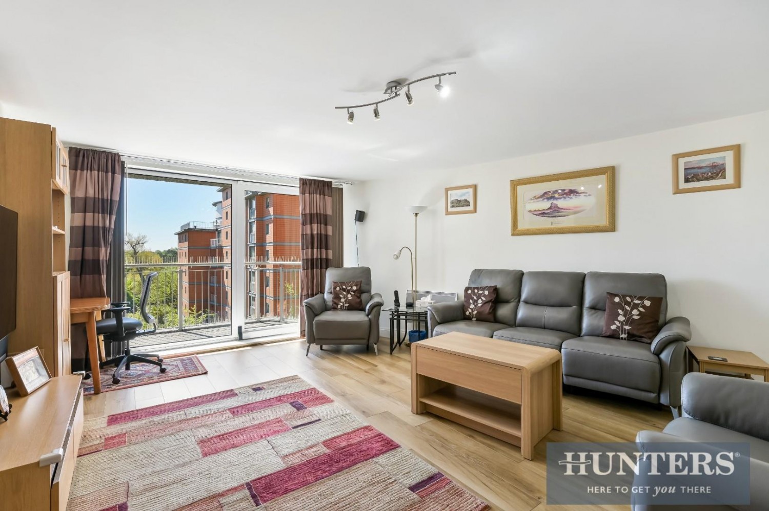 Holland Gardens, Brentford