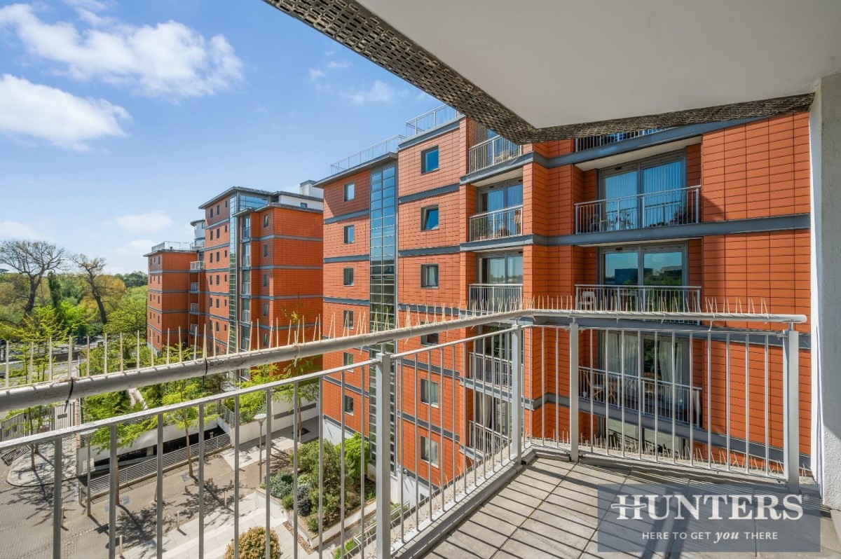 Holland Gardens, Brentford