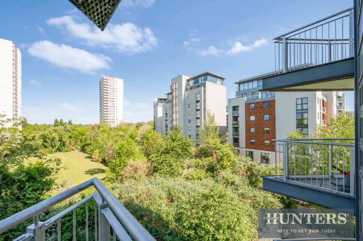 Holland Gardens, Brentford