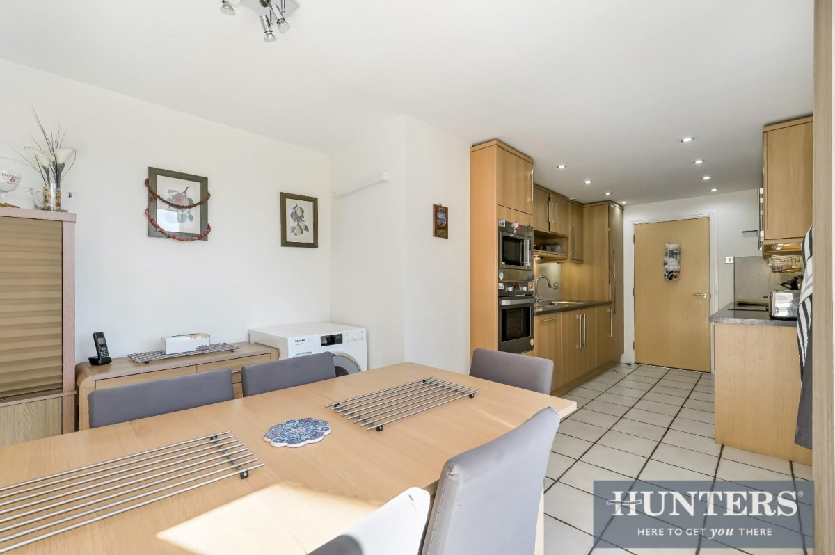 Holland Gardens, Brentford