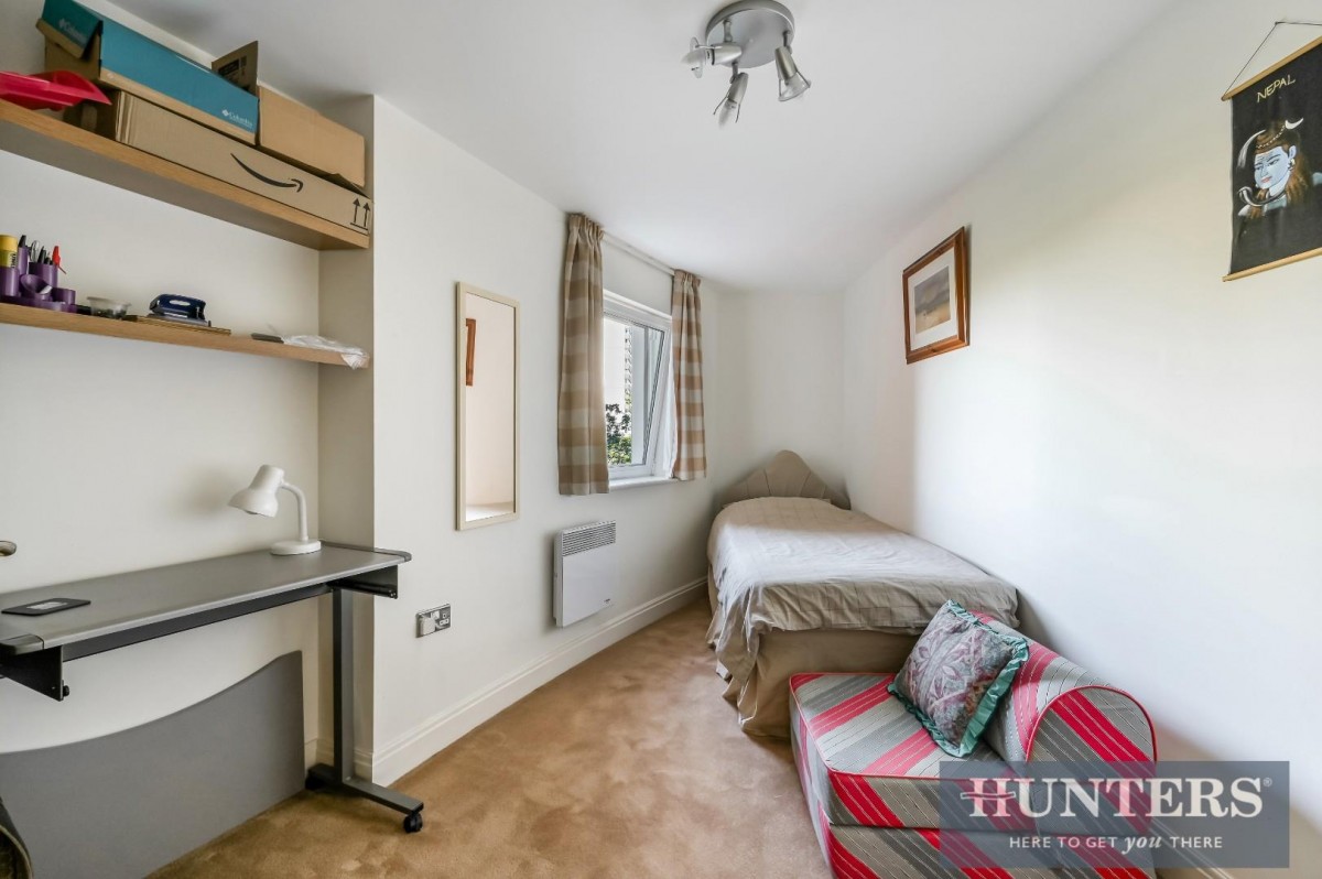 Holland Gardens, Brentford