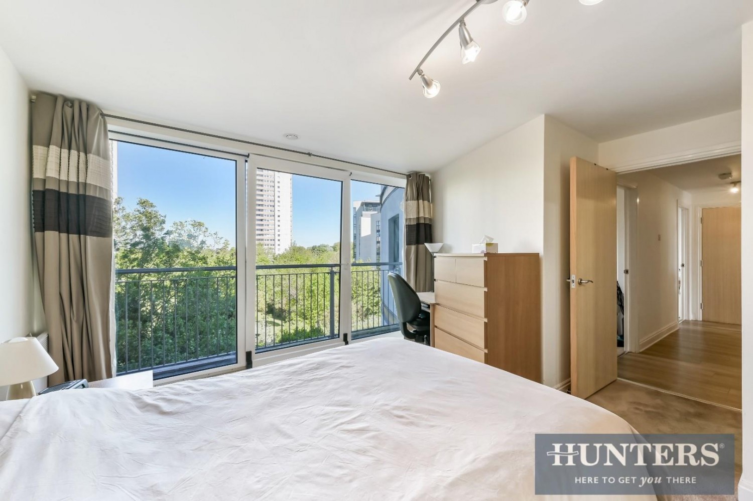 Holland Gardens, Brentford