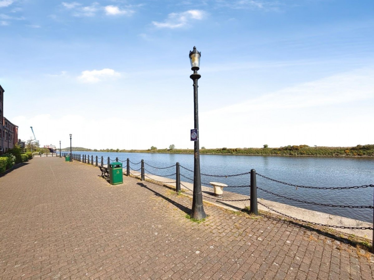 South Pier Road, Ellesmere Port
