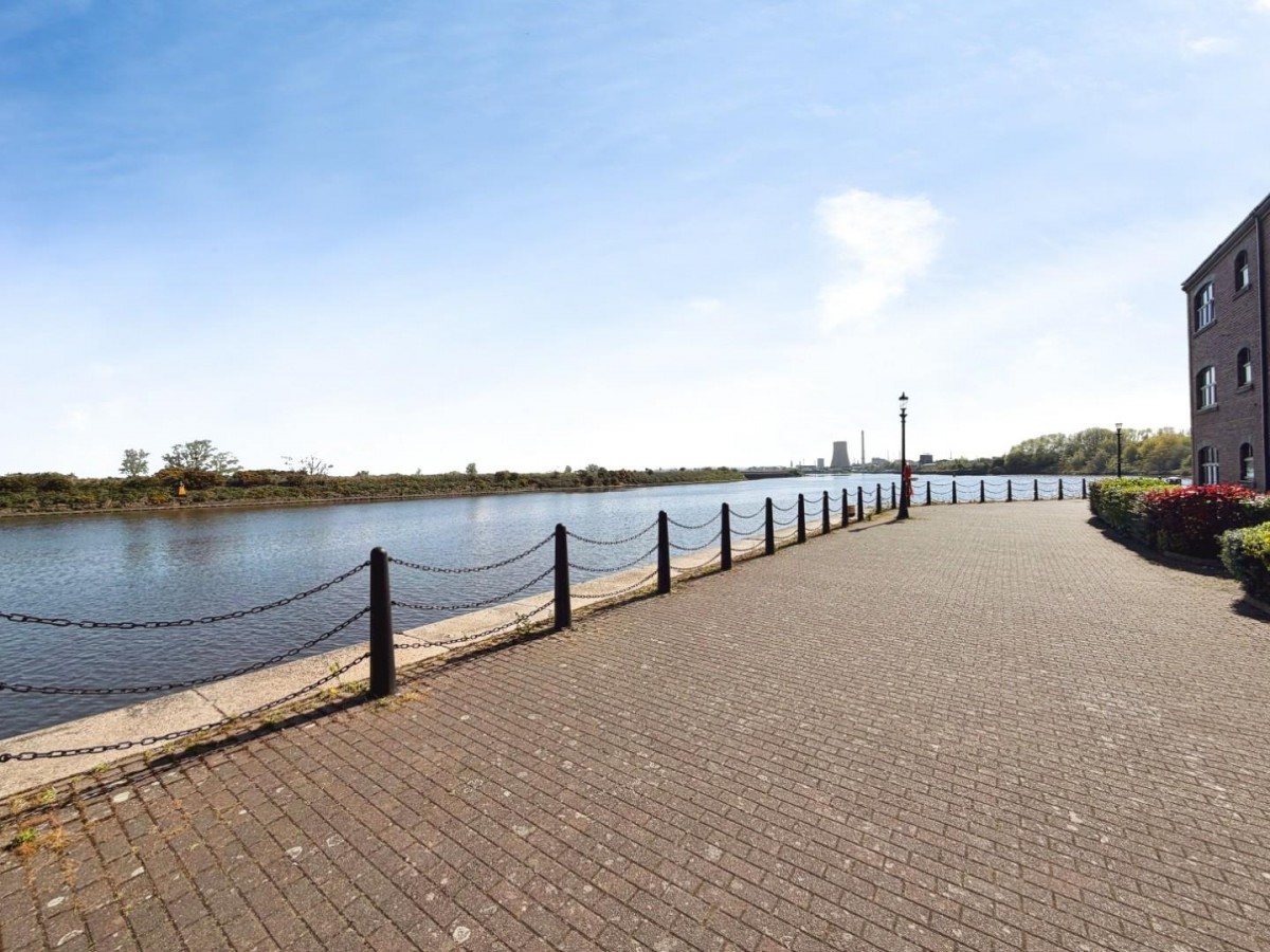 South Pier Road, Ellesmere Port