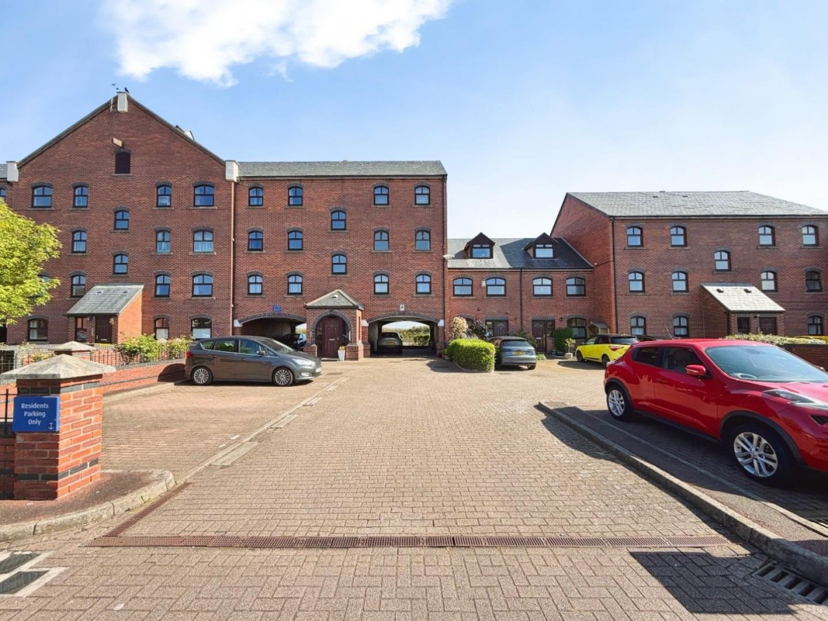 South Pier Road, Ellesmere Port
