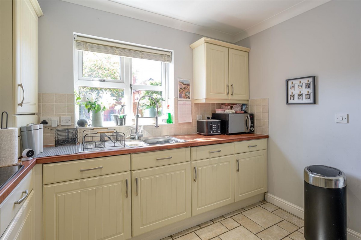 Hollyhurst Drive, Wordsley, DY8 5QQ