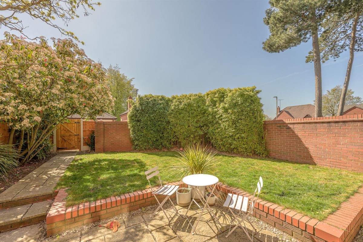 Hollyhurst Drive, Wordsley, DY8 5QQ