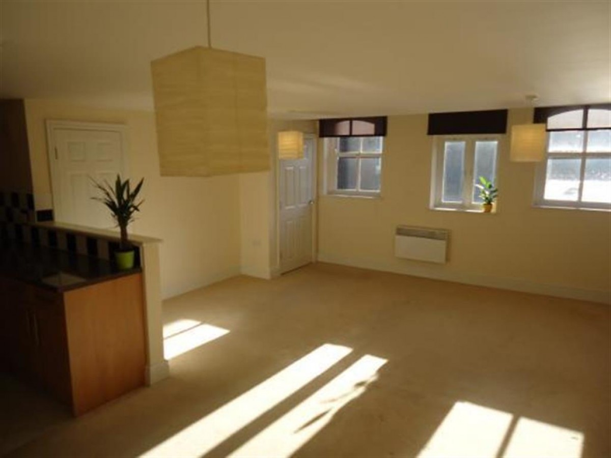 Queens Hotel, Front Street, Pontefract, WF8 4DB