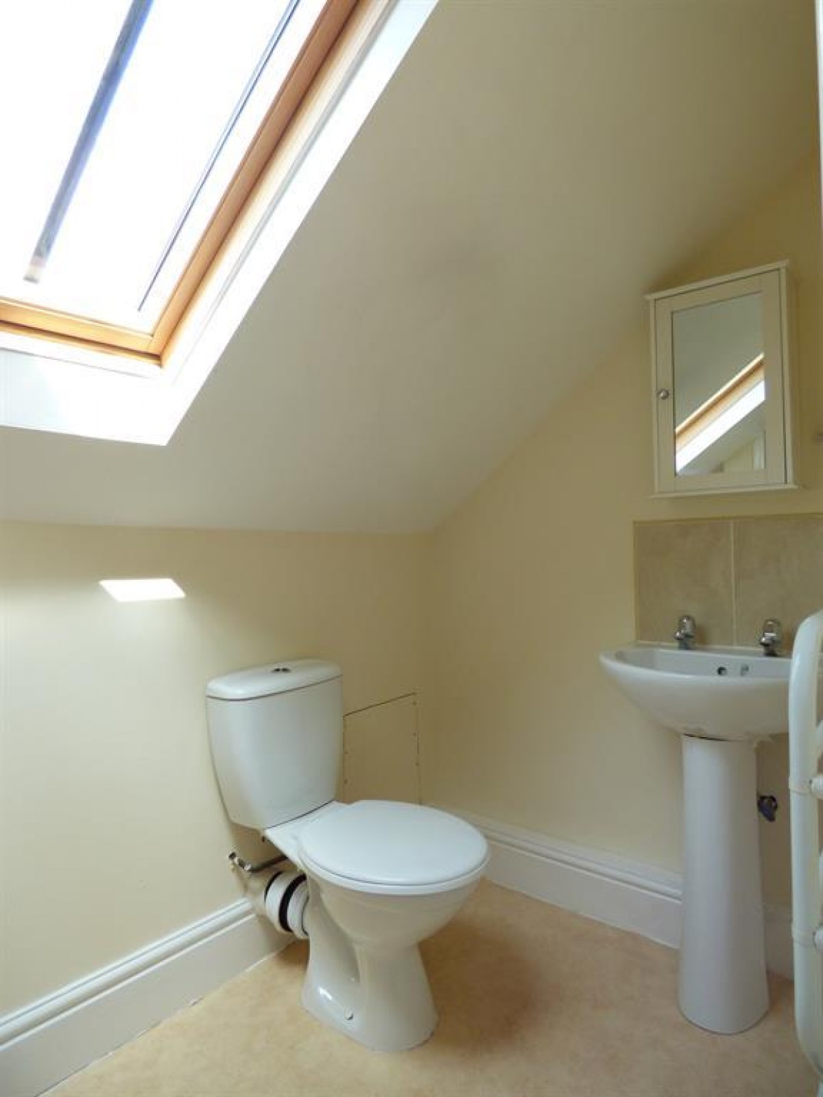 Queens Hotel, Front Street, Pontefract, WF8 4DB