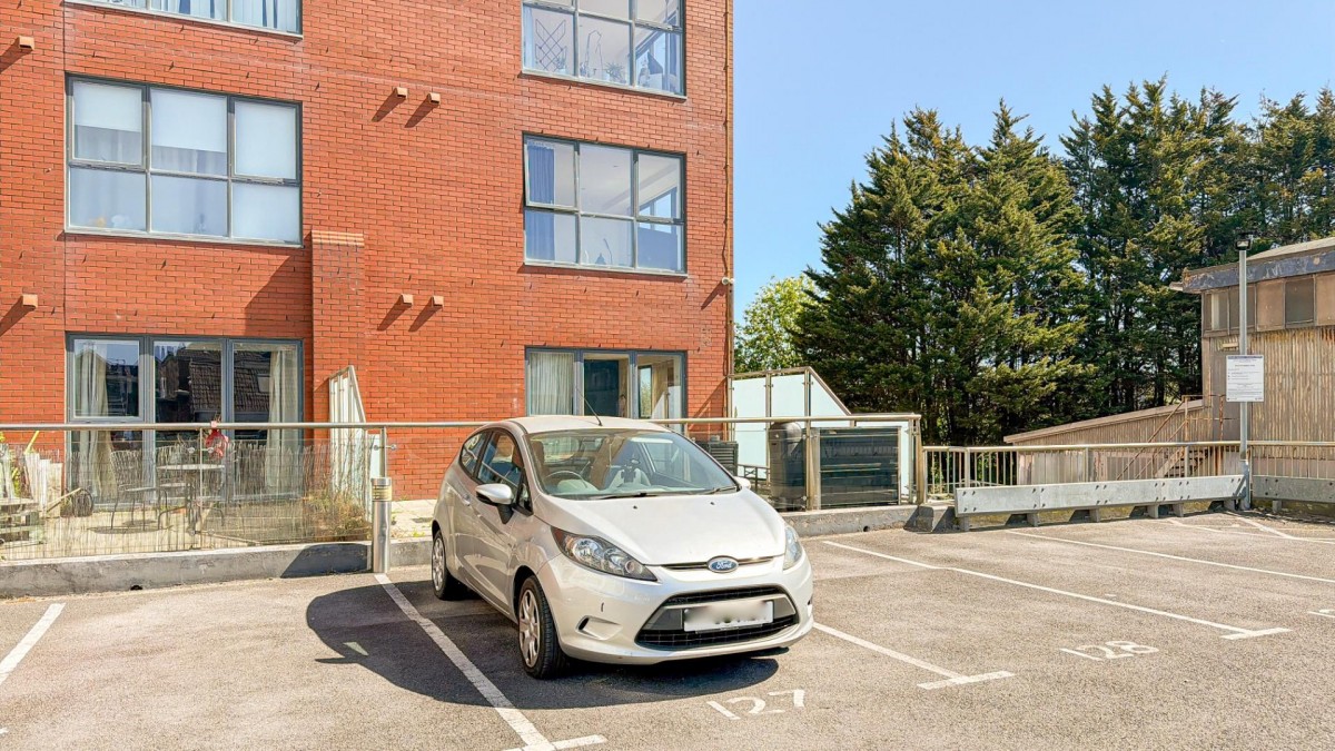 21 West, Skypark Road, BS3 3NA
