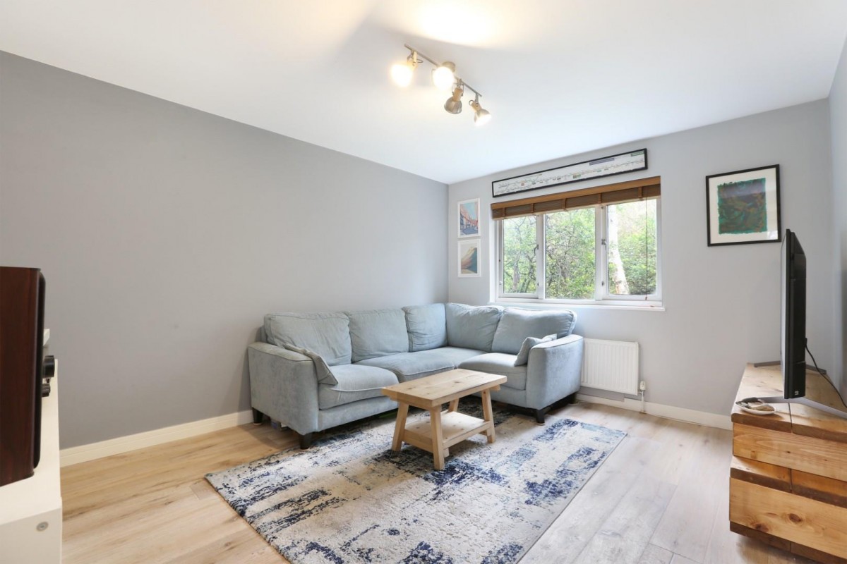 Hascombe Terrace, London, SE5