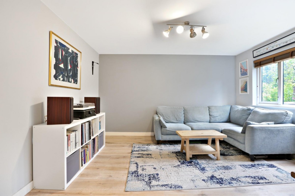 Hascombe Terrace, London, SE5