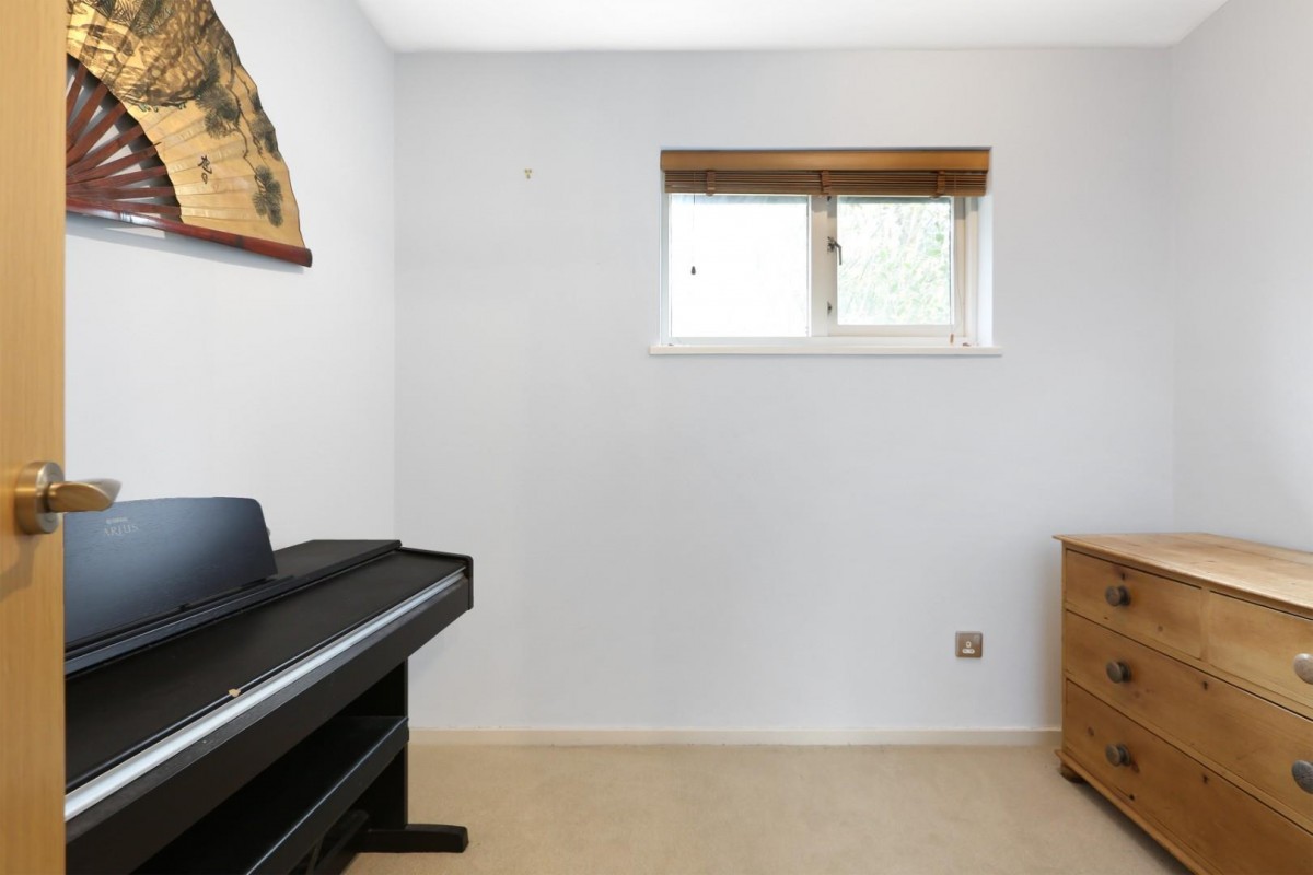 Hascombe Terrace, London, SE5