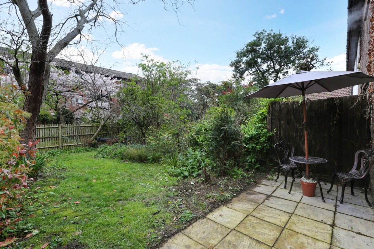 Hascombe Terrace, London, SE5