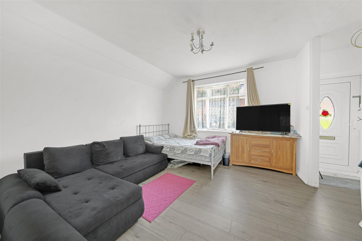 Aylmer Road, Dagenham, RM8