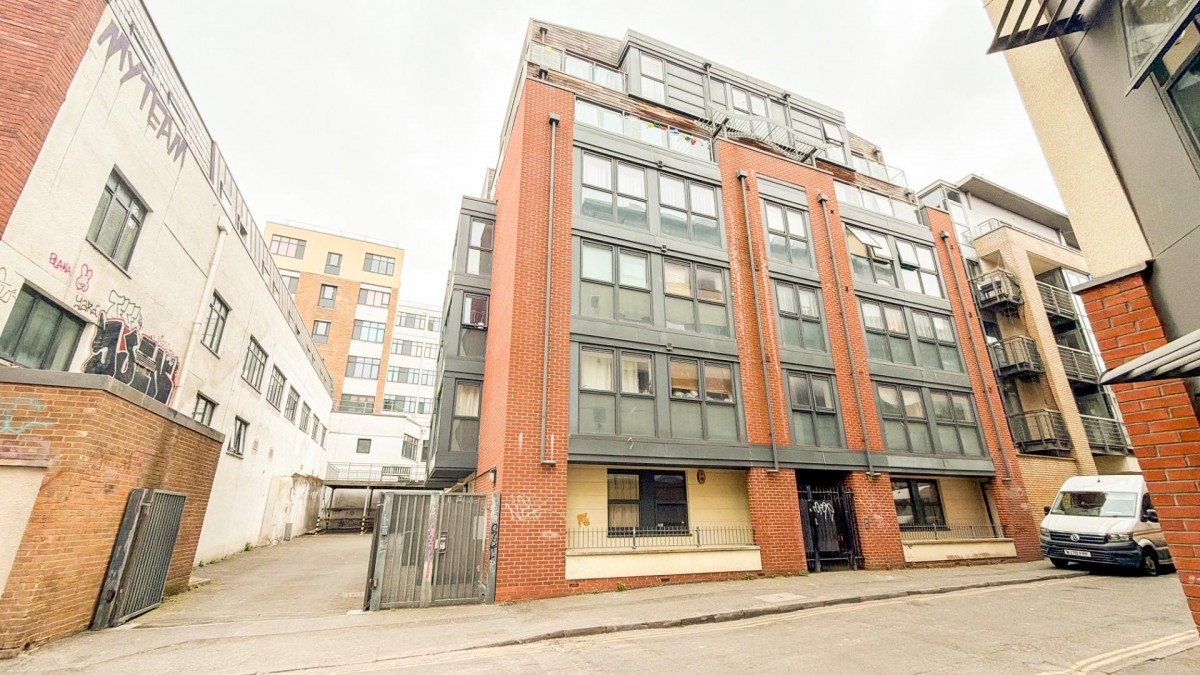 Centro, Charles Street, BS1 3NN