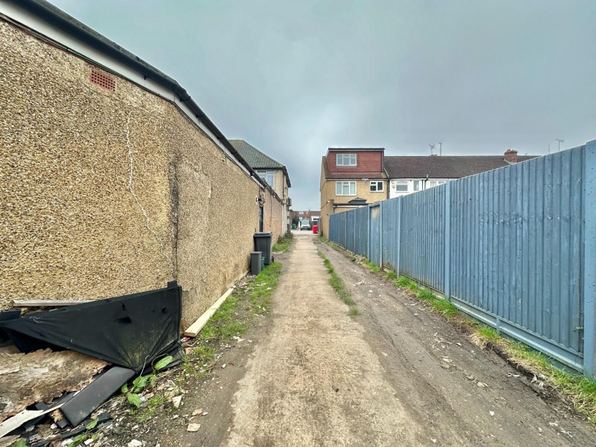 Ryefield Avenue, Uxbridge