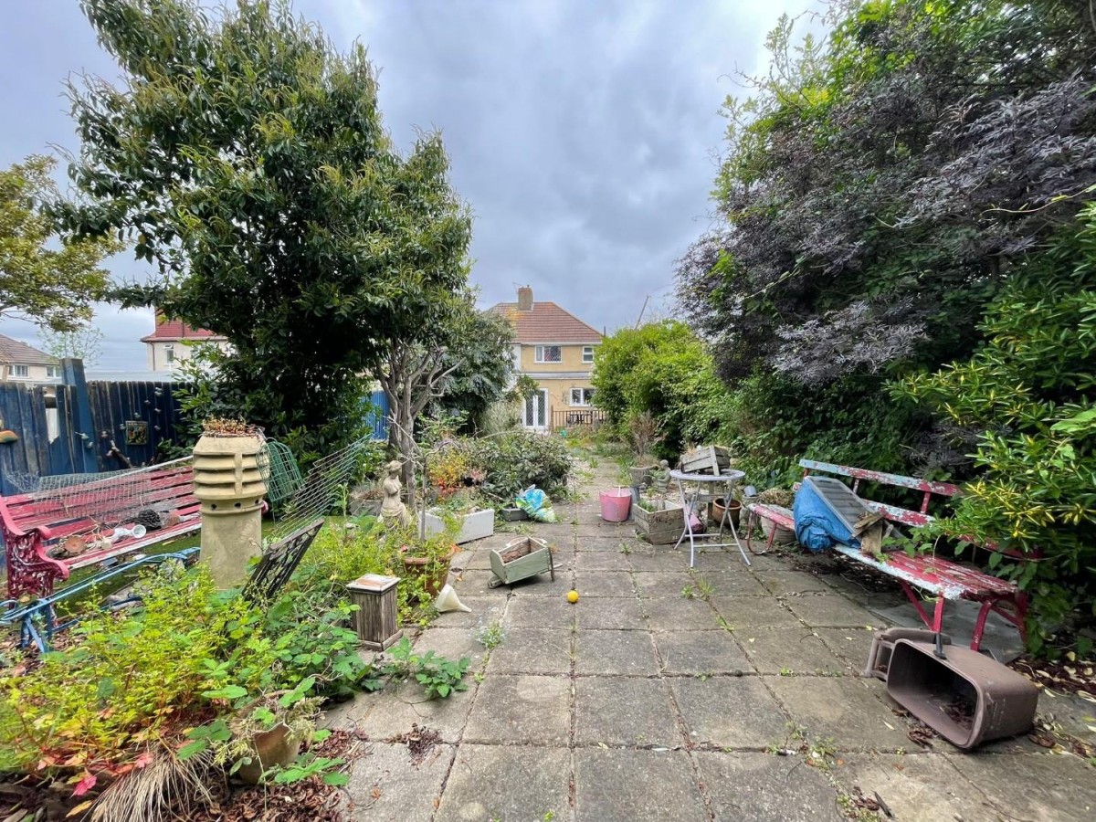 Willow Walk, Sutton