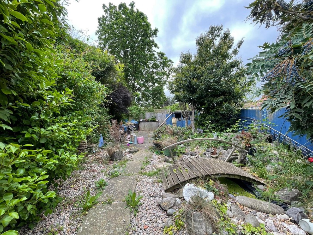 Willow Walk, Sutton