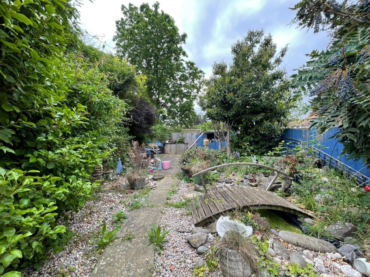 Willow Walk, Sutton
